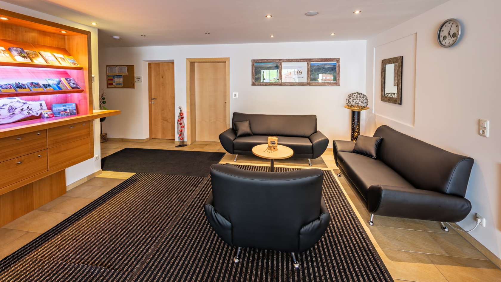 Bild Halle Lounge Bild Halle Lounge im Apart Hotel Bergkönig in Fiss